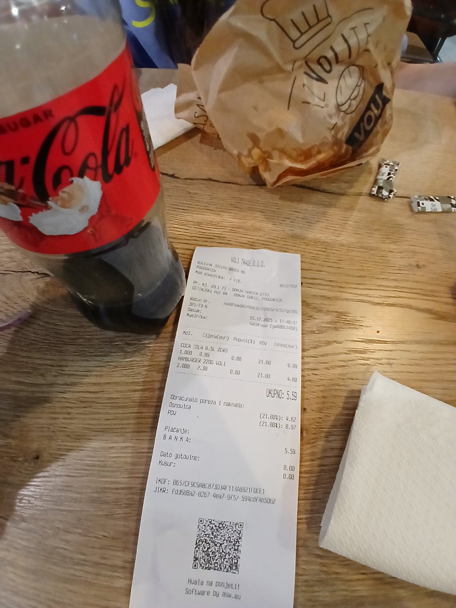 bahadr1984's tweet photo. Türkiye'ye dönsene kardeşim oralarda zor olmuyor mu?
2 tane 220gr hamburger
1 tane Cola zero
5.59€ https://t.co/vVySh3YIlq