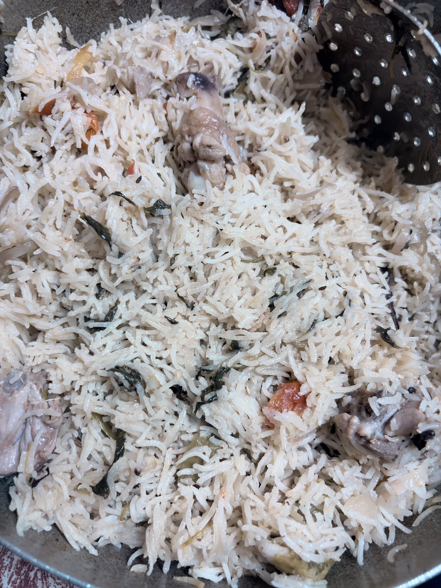 valliraghu's tweet photo. White chicken biryani
Chicken gravy
Curd
#VCooks π©π»βπ³
#VEats π https://t.co/u3CPOm01vL