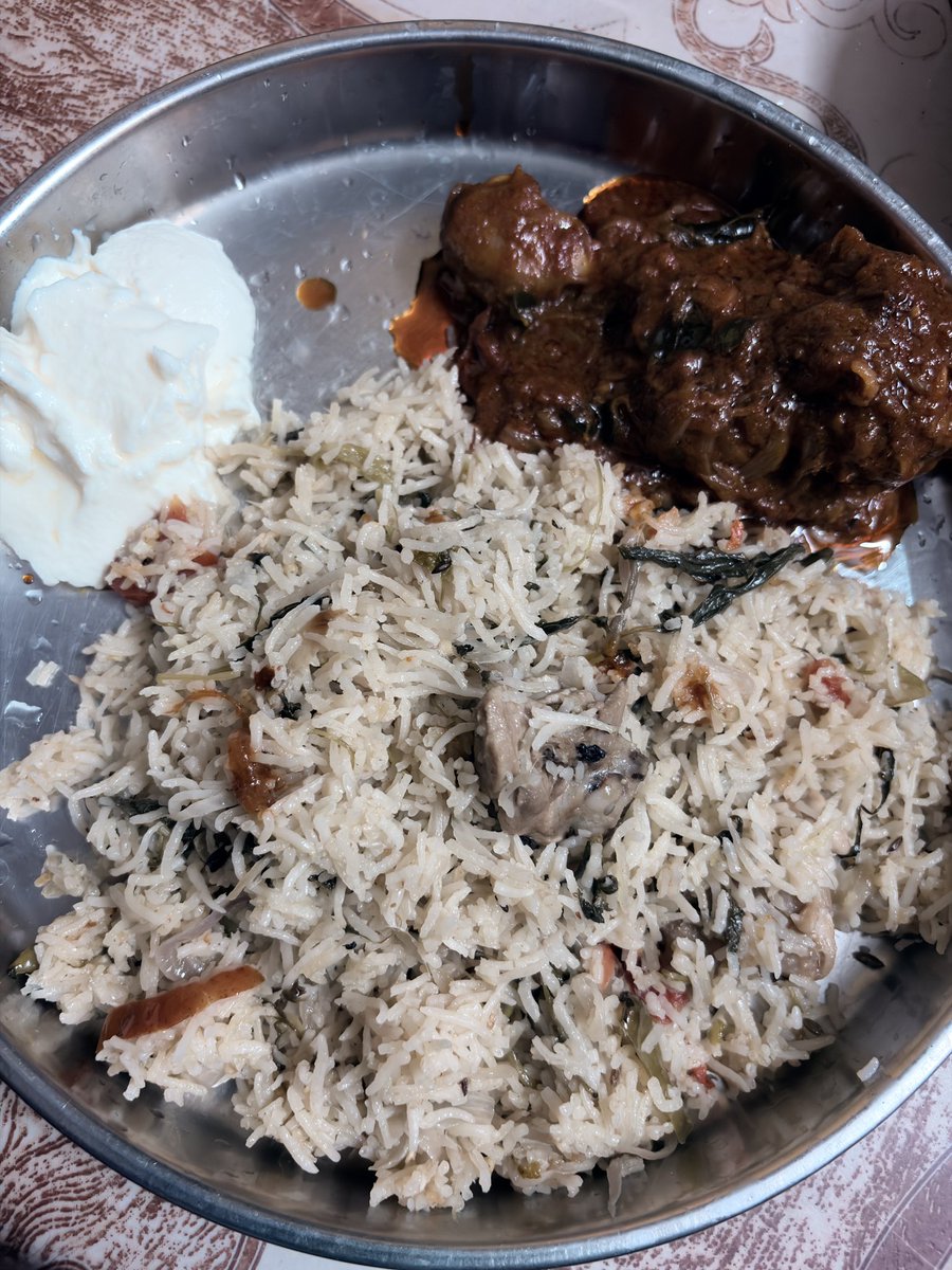 valliraghu's tweet photo. White chicken biryani
Chicken gravy
Curd
#VCooks π©π»βπ³
#VEats π https://t.co/u3CPOm01vL