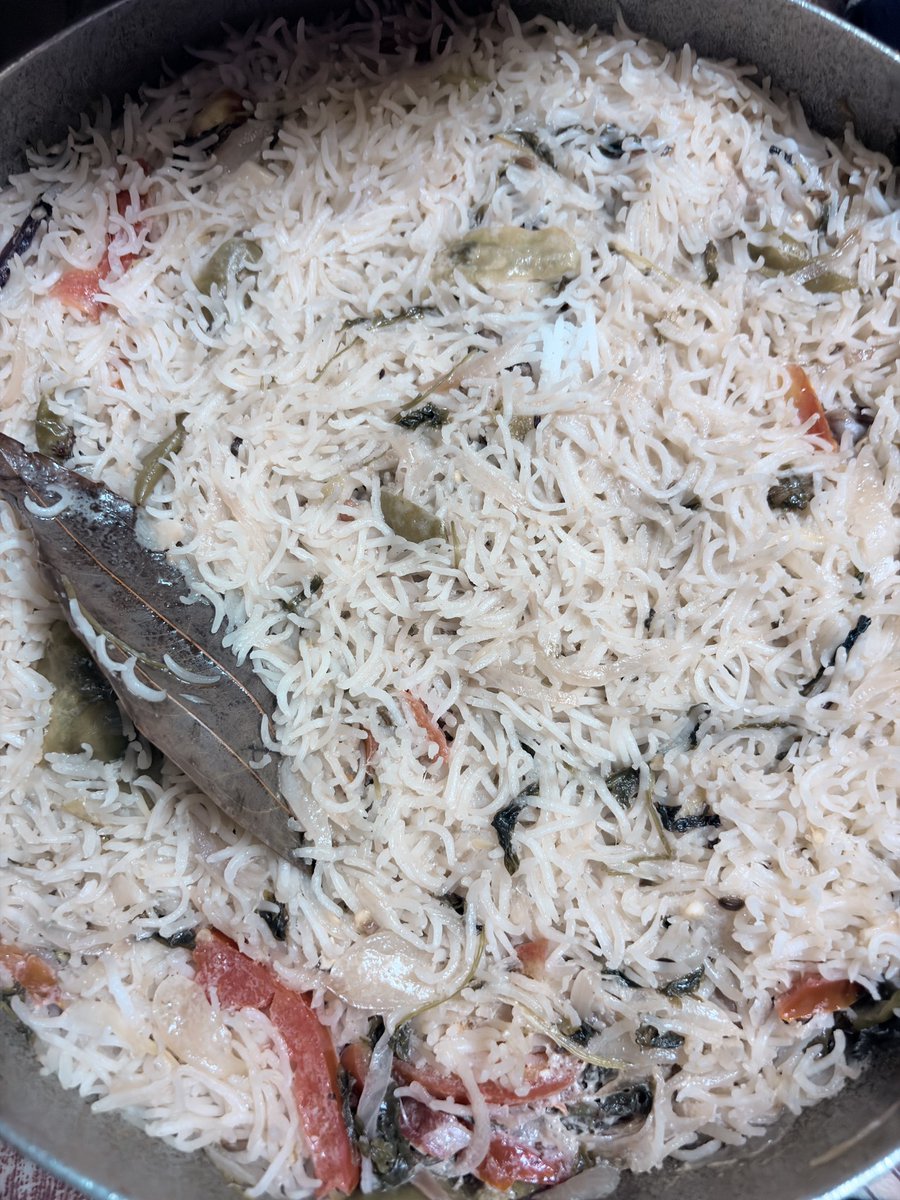 valliraghu's tweet photo. White chicken biryani
Chicken gravy
Curd
#VCooks π©π»βπ³
#VEats π https://t.co/u3CPOm01vL