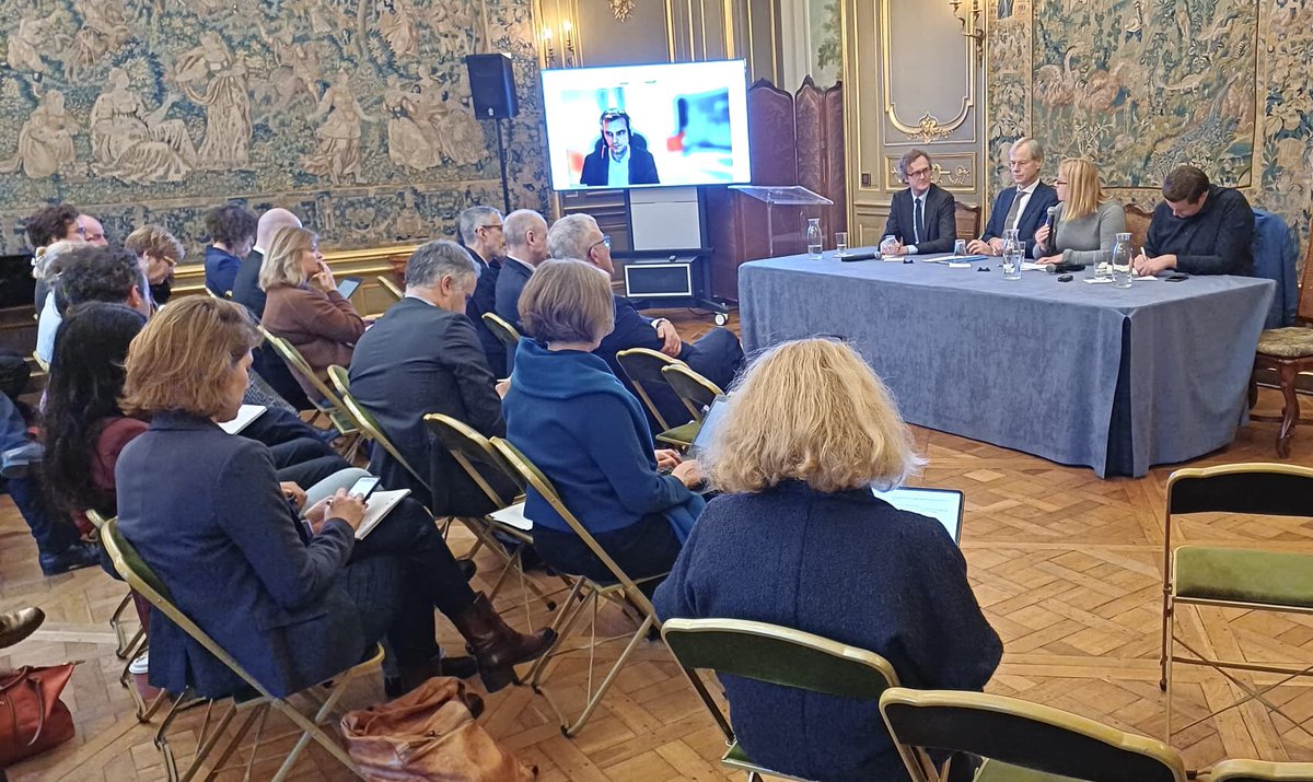 LM pārstāve un OECD ELSAC komitejas priekšsēdētāja <a href="/IlzeZvidrina/">Ilze Zvidrina</a> piedalās Nīderlandes valdības un <a href="/OECD/">OECD ➡️ Better Policies for Better Lives</a> seminārā par darbaspēka migrāciju lauksaimniecībā. Seminārā aplūkotas atšķirīgas pieejas darbaspēka piesaistes politikai un inovāciju risinājumi  ilgtspējīgai lauksaimniecībai.