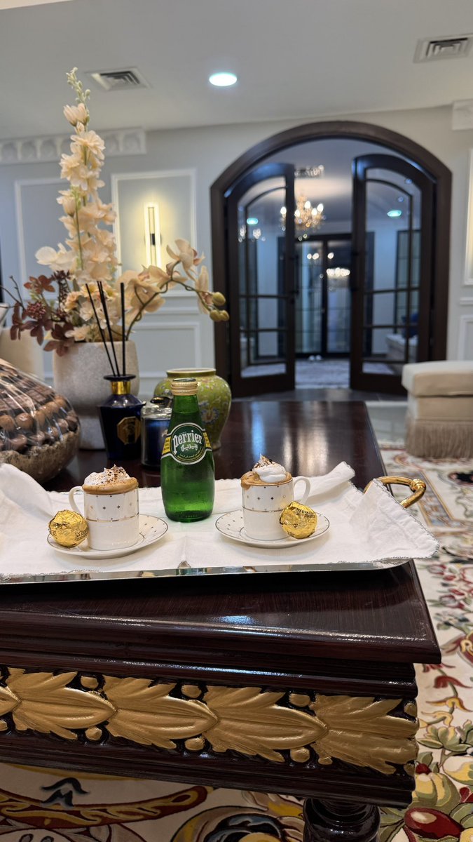 _Hinvxd's tweet image. مساءٌ مليء ببنات الحمسة الشّقرة بالحليب.