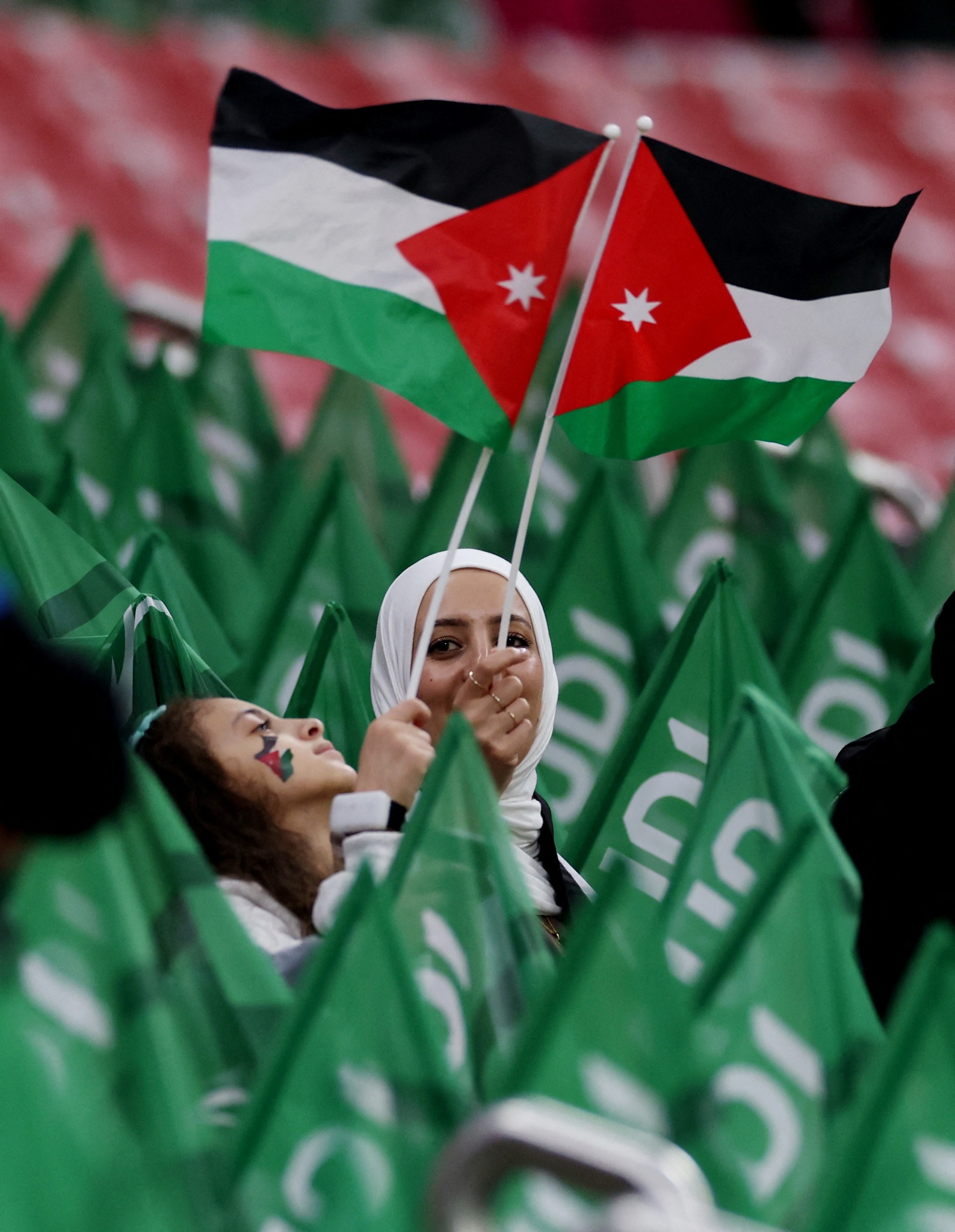 جماهير منتخب الأردن تزين ستاد البيت قبل انطلاق المباراة ضد السعودية 