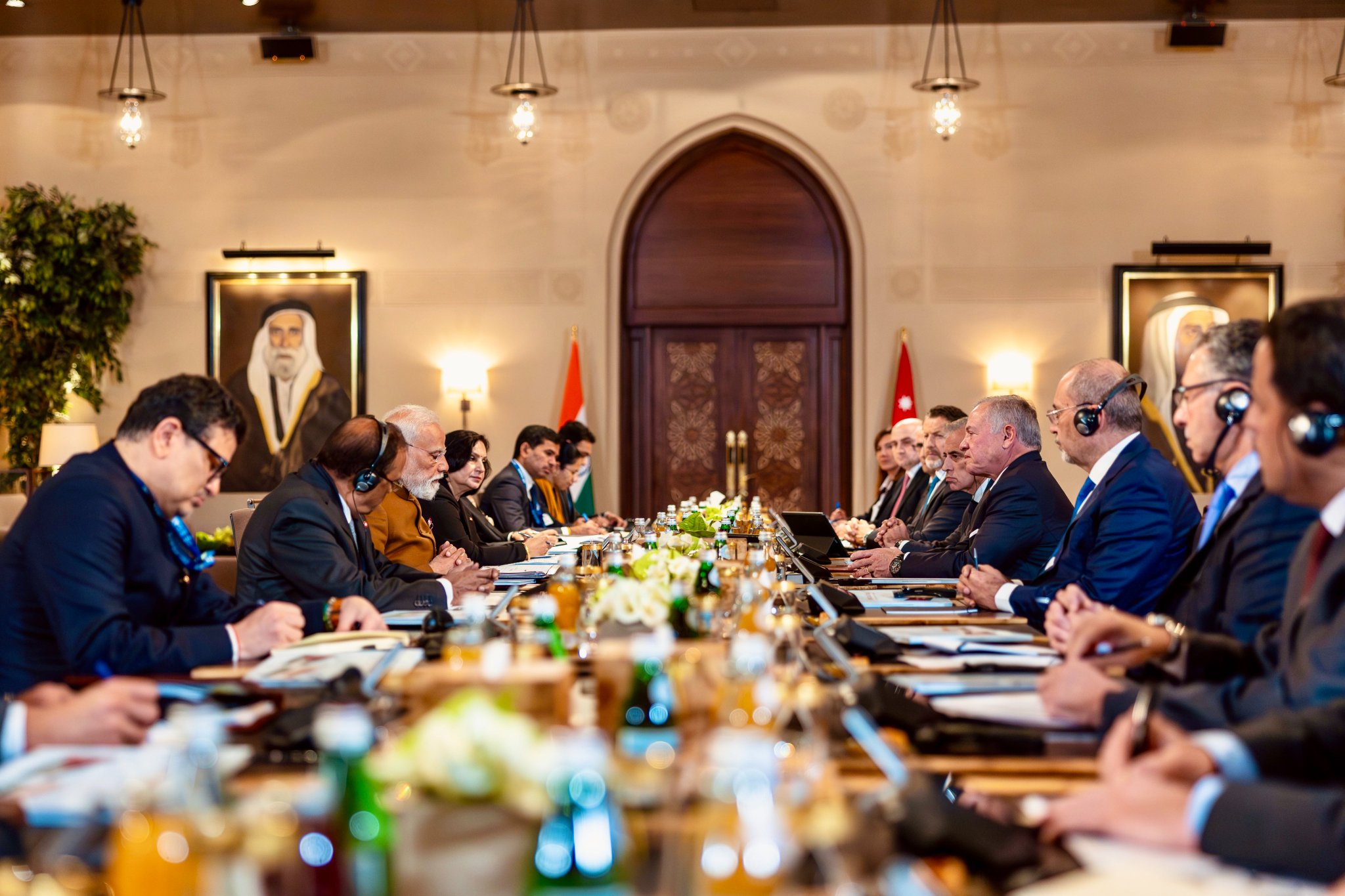 الملك يعقد مباحثات مع رئيس الوزراء الهندي ناريندرا مودي في قصر الحسينية ركزت على آليات توسيع التعاون بين الأردن و الهند #الأردن 