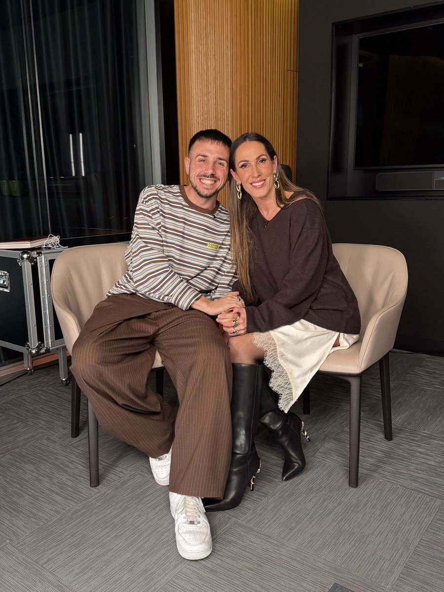 ElianVaya's tweet photo. Promo day con mi persona favorita del mundo mundial @_MaluOficial_!! 🤎🌟📀🎶
#SieteNoches #ElIntento https://t.co/eGrXdKIRbL