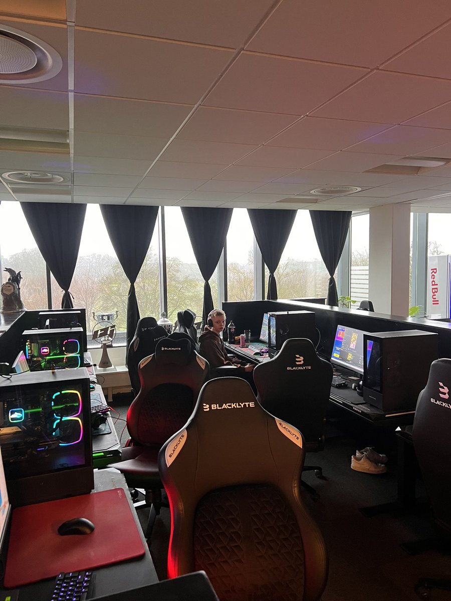 rezhexx's tweet photo. Just got back from an awesome weekend at the @AreYouLegendary arena! 🇩🇰

Had so much fun playing on the setups and being with everyone! 
special thanks to @LGNDallan for looking after us so well 😁 https://t.co/6Utcyvcd5X