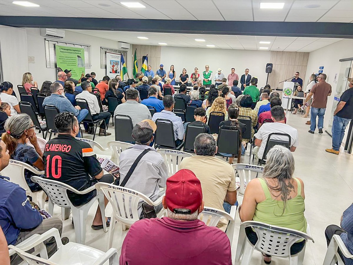 Confúcio  participou, no sábado (14), da entrega de títulos definitivos de propriedade rural a produtores da região do Cone Sul. A cerimônia, em Vilhena,  marcou um momento histórico p/ de famílias que aguardavam há anos pela regularização de suas terras. senadorconfucio.com.br/confucio-moura…