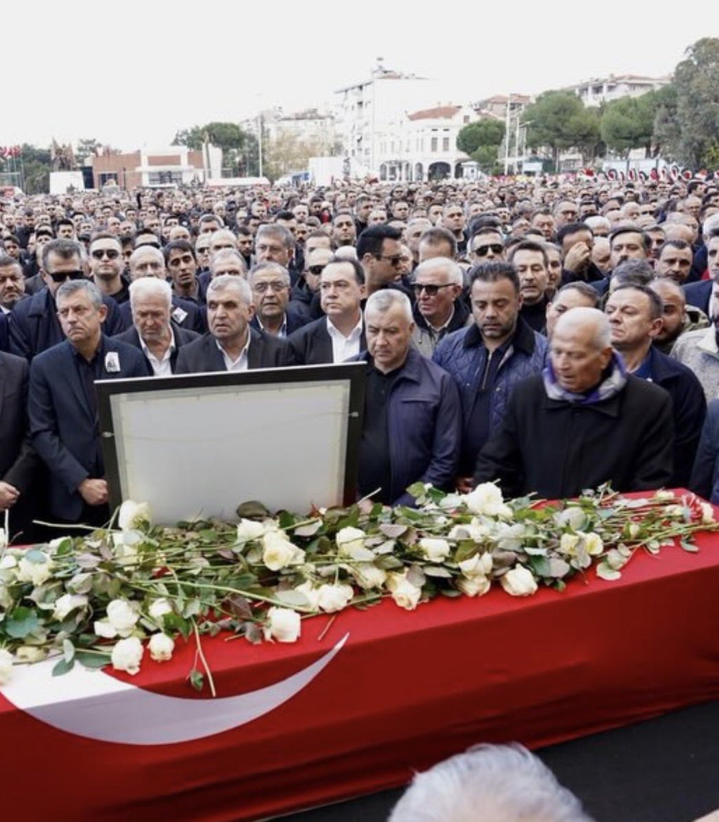 NADiRATAMAN's tweet photo. Manisa’da Gülşah başkanı uğurluyoruz.. Türkiye’nin dört bir yanından gelen 10 binlerle... https://t.co/oU825YffZE