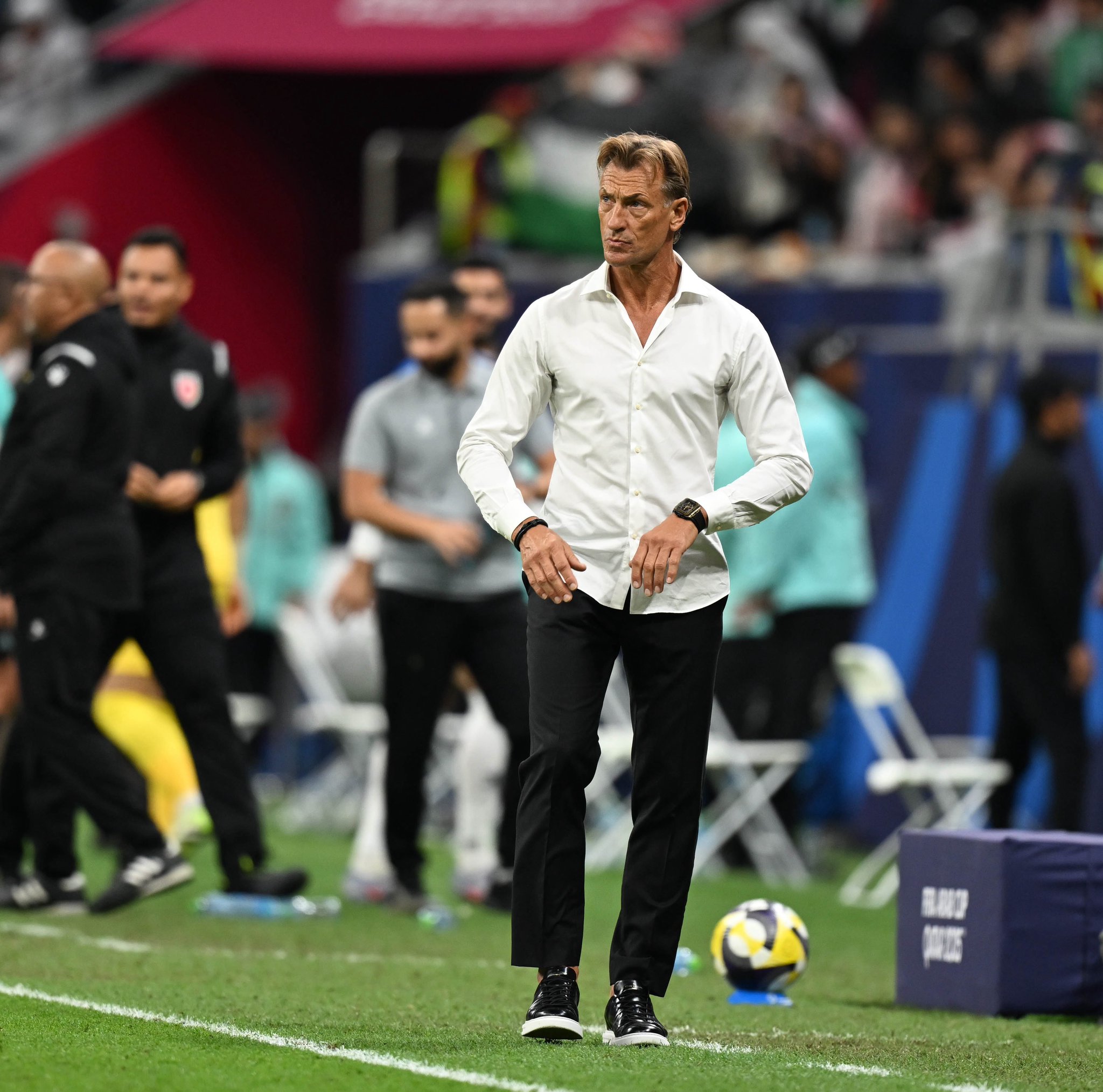 هيرفي رينارد المدير الفني للمنتخب السعودي في المؤتمر الصحافي: - أقدم التهنئة لمنتخب الأردن، النتيجة غير جيدة، لعبنا أمام فريق امتلك قوة دفاعية ونحن لم تكن لدينا الخيارات، خسرنا بسبب التمريرات الجيدة لمنتخب الأردن. #السعودية_الأردن 