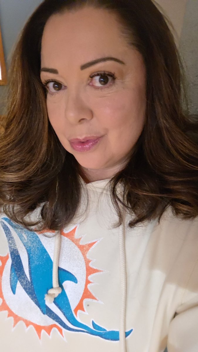 Chelsims13's tweet photo. Good afternoon my beautiful people!!!! IT'S GAME DAY, LFG!!! Hope all of you have had a great beginning to your week. 🥰💋💋💋🩵🧡🐬🐬🐬
#PhinsUp https://t.co/ORHbO3Ay6v