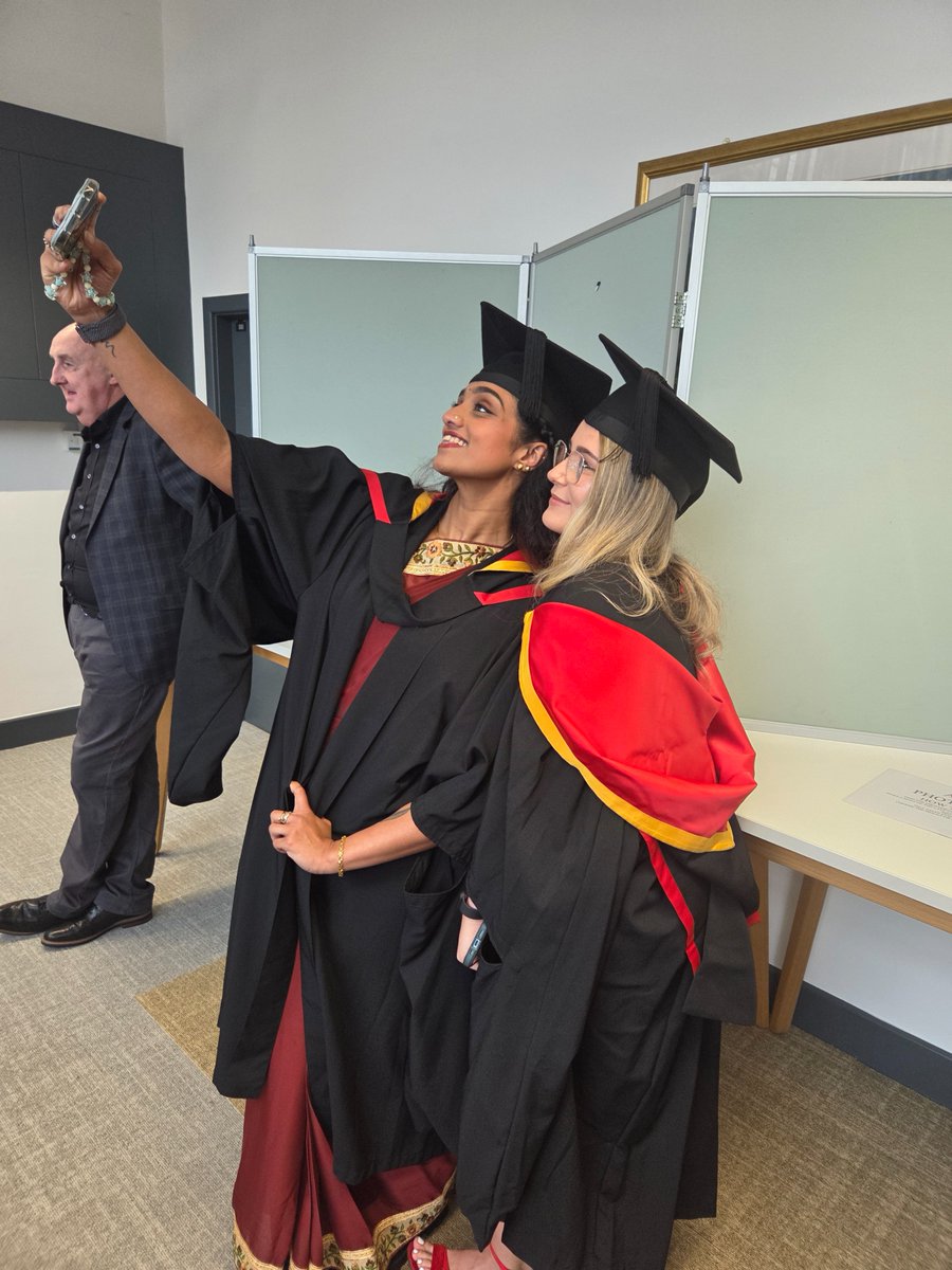 BangorUni's tweet image. 🎓 Winter Graduation is officially underway.  

Here’s a look at some of the highlights from a brilliant start to the celebrations.  

Congratulations to our graduates from the School of Health Sciences and the School of Arts, Culture and Language.  

#BangorGrad