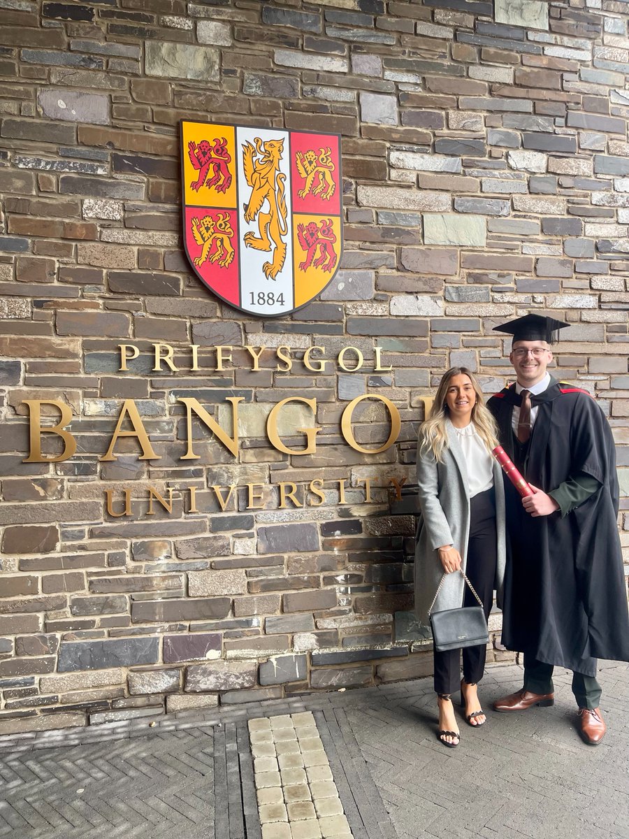 BangorUni's tweet image. 🎓 Winter Graduation is officially underway.  

Here’s a look at some of the highlights from a brilliant start to the celebrations.  

Congratulations to our graduates from the School of Health Sciences and the School of Arts, Culture and Language.  

#BangorGrad