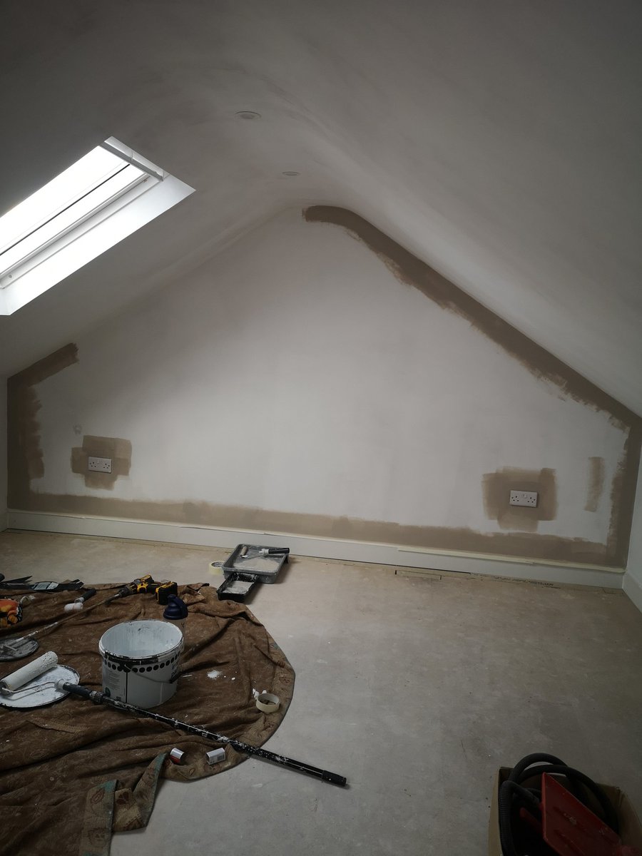 I knew the loft had potential to be a decent space for a sort of play room/tv type room. 😍