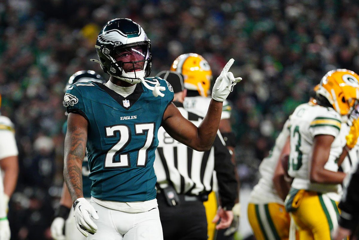 Quinyon Mitchell should 100% be a 1st-team All-Pro in 2025. His outside CB rankings:

Catch rate allowed: 41.6% (1st)
TDs allowed: 0 (1st)
Average target separation: 1.8 (2nd)
Coverage EPA: -16 (3rd)
Forced incompletions: 12 (3rd)
Tight windows forced: 41.6% (3rd)

What a year.