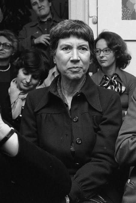 4everAnnina's tweet image. Oltre 30 anni fa Natalia Ginzburg, ebrea atea, scrisse per L’Unità un articolo sul crocefisso che merita, oggi, di essere riletto.

“Il crocifisso non genera nessuna discriminazione. 
Tace. 
È l’immagine della rivoluzione cristiana, che ha sparso per il mondo l’idea di…