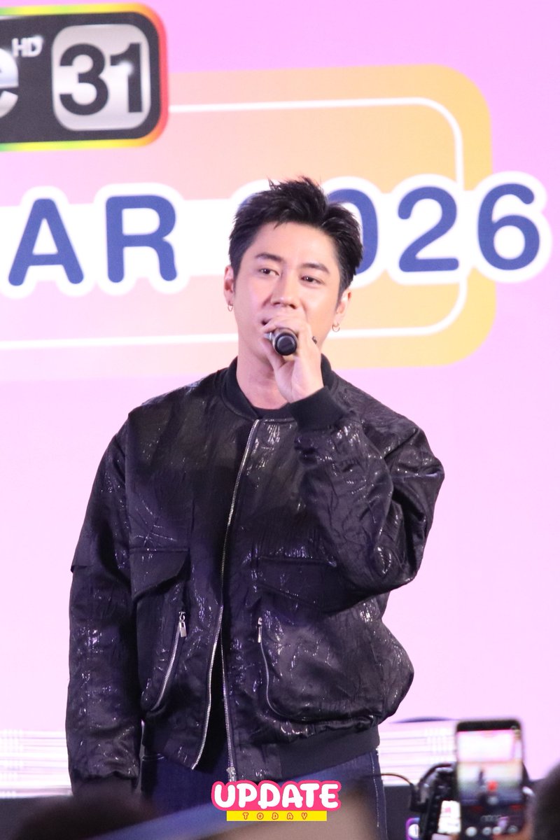 Update__today's tweet image. "แจม รชตะ" ในงาน "แจกปฏิทินช่องวัน 2026" ส่งต่อความสุข และคำขอบคุณจากใจ ต้อนรับปีใหม่ 2569 ✨

#แจมรชตะ #JamRachata
#one31Calendar2026
#ช่องวัน31 #one31
#CENTRALWORLD 
#UPDATETODAY #ข่าวบันเทิง