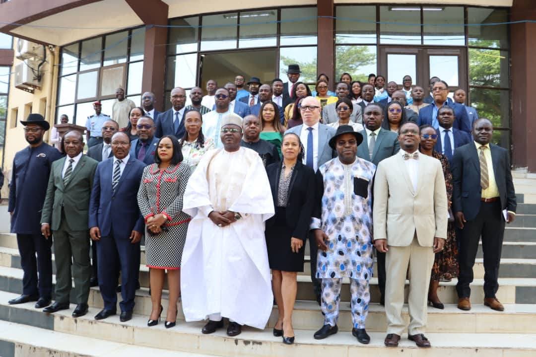 Réhabilitation de l’aérogare passagers de l’aéroport international de Douala.

*Aéroports du #Cameroon et l’Agence Française de Développement signent l’accord de prêt d’un montant de 38,3 milliards de FCFA.