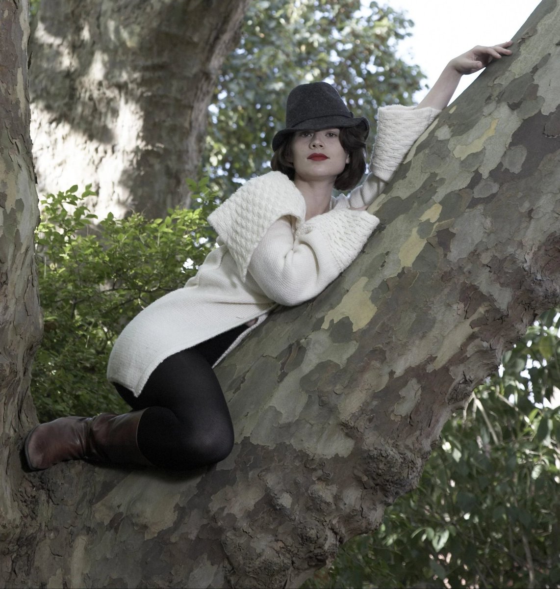 HqAtwell's tweet image. Hayley Atwell shot by Jillian Edelstein (2007)