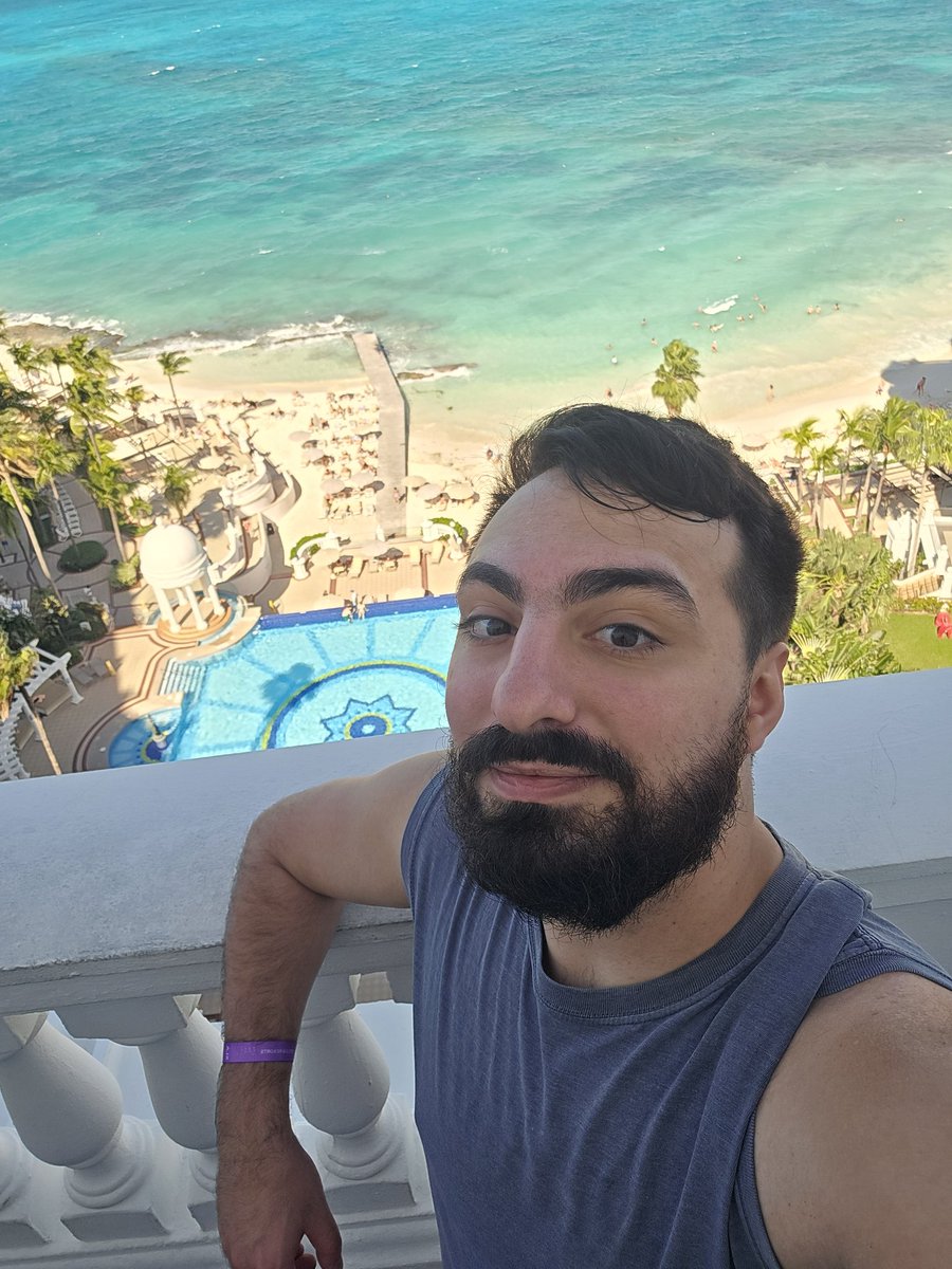 chimchu14's tweet photo. WE IN CANCUN BITCH https://t.co/Kg9LyYGqub