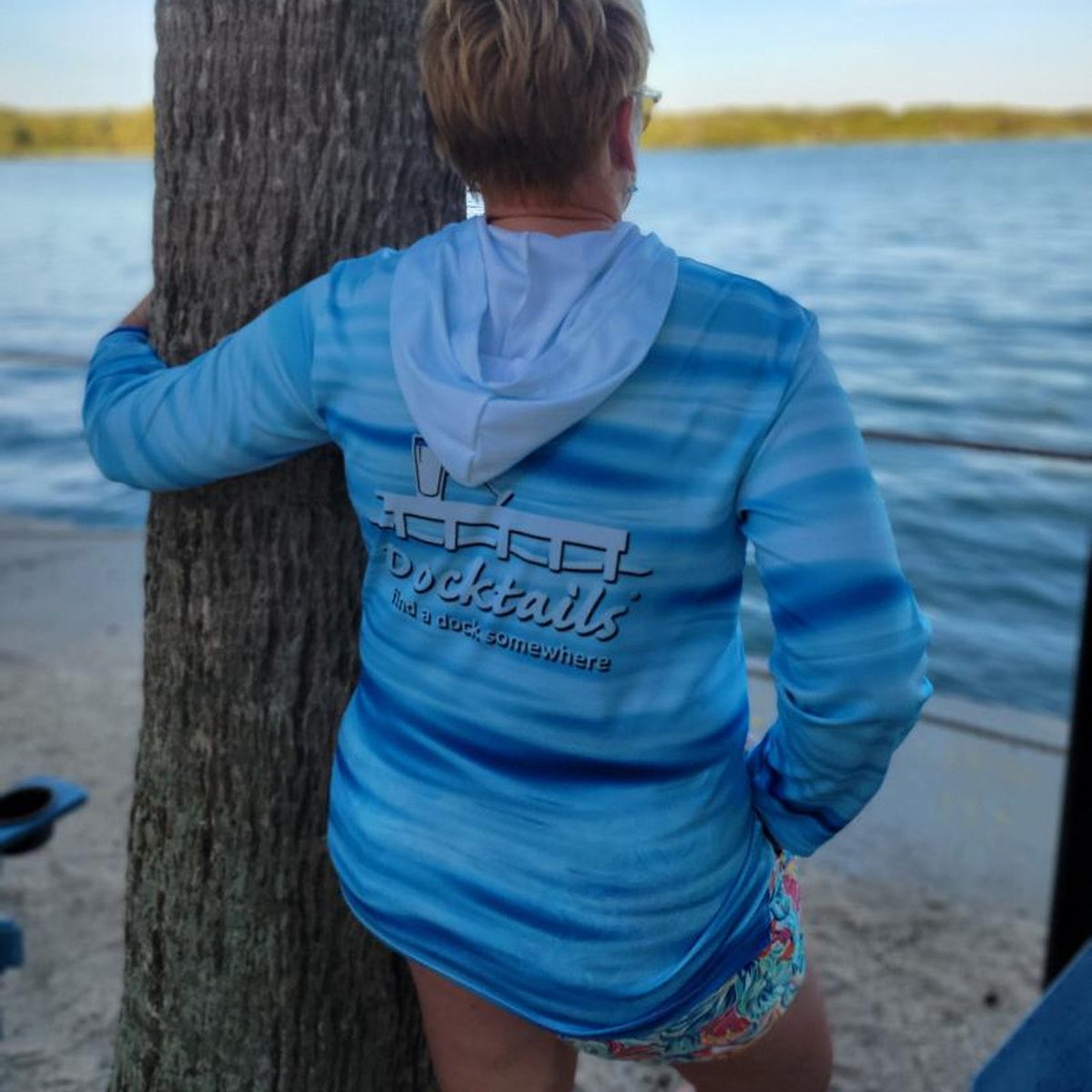 MorselMunk's tweet image. Sunscreen, but make it a hoodie! 🧴 Docktails Unisex UPF 50 Ocean Vibes Sun Hoodie - $45. Block sun, not fun. Featherlight, hides sand, and screams outdoor pro. Toss it in your cooler bag and act like you planned it. 🌞 #SunProtection #OutdoorStyle havefungrowyoung.com/products/dockt…