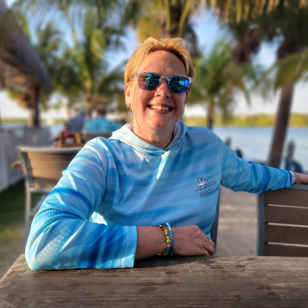 MorselMunk's tweet image. Sunscreen, but make it a hoodie! 🧴 Docktails Unisex UPF 50 Ocean Vibes Sun Hoodie - $45. Block sun, not fun. Featherlight, hides sand, and screams outdoor pro. Toss it in your cooler bag and act like you planned it. 🌞 #SunProtection #OutdoorStyle havefungrowyoung.com/products/dockt…