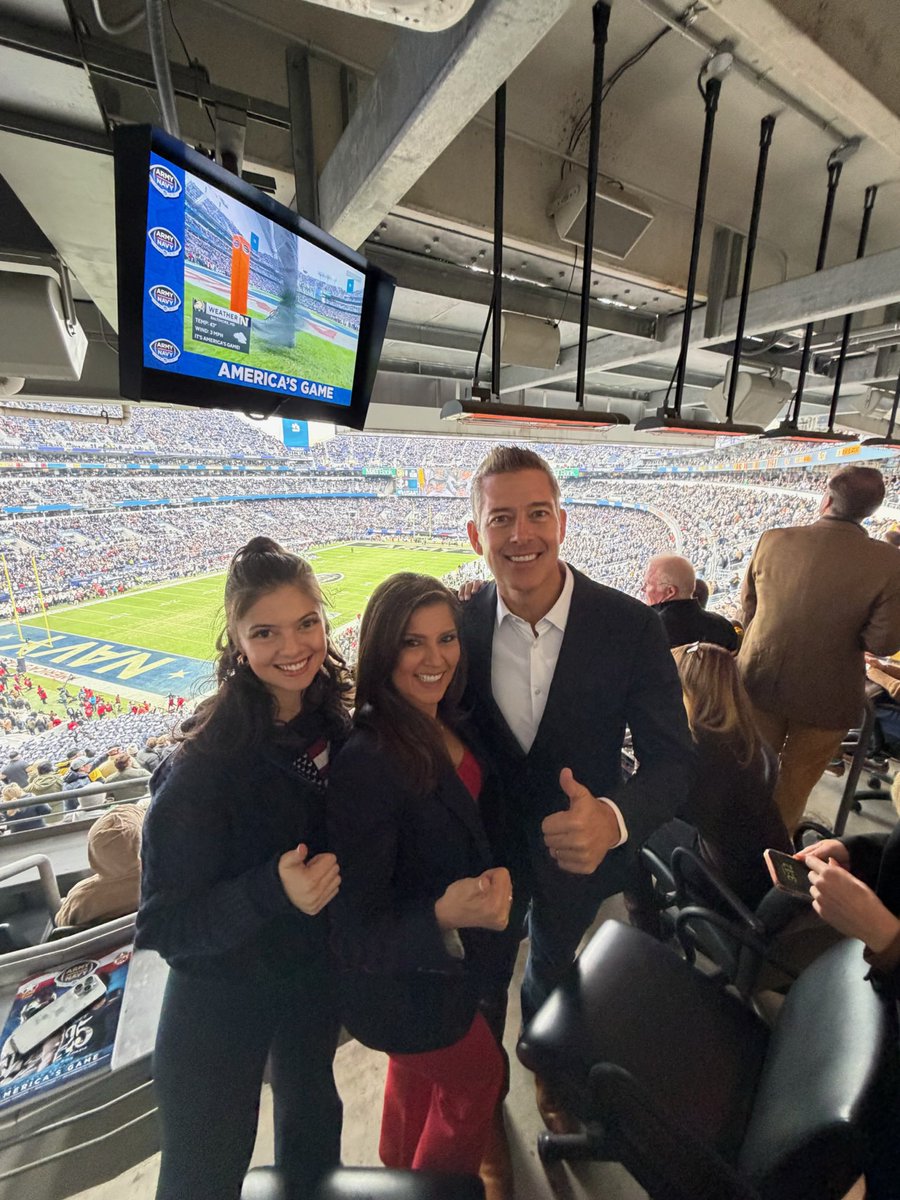 SecDuffy's tweet photo. I had a great time cheering on America’s teams at the Army-Navy game! 

@USMMAFootball is my team but all the men and women proudly serving our country are simply the BEST🇺🇸 https://t.co/YdTwfXD3Xt