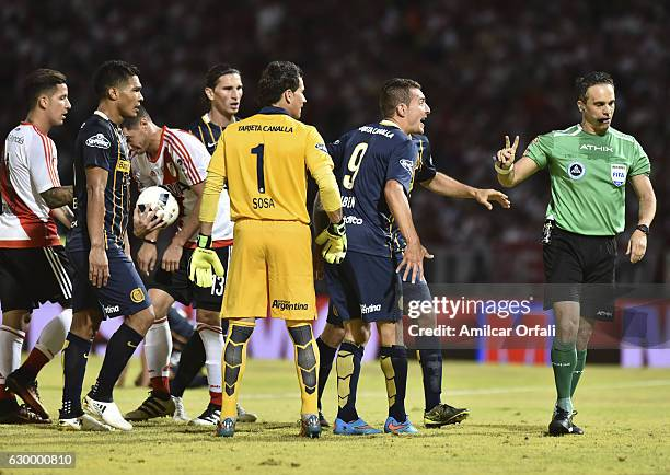 BilskyVictor's tweet image. Mientras sigue la cacería contra Di Maria y Rosario Central, les recuerdo que hace 9 años pasó esto.
No hubo informes diarios sobre el pésimo trabajo de Loustau, ni reclamos a AFA por malos arbitrajes...