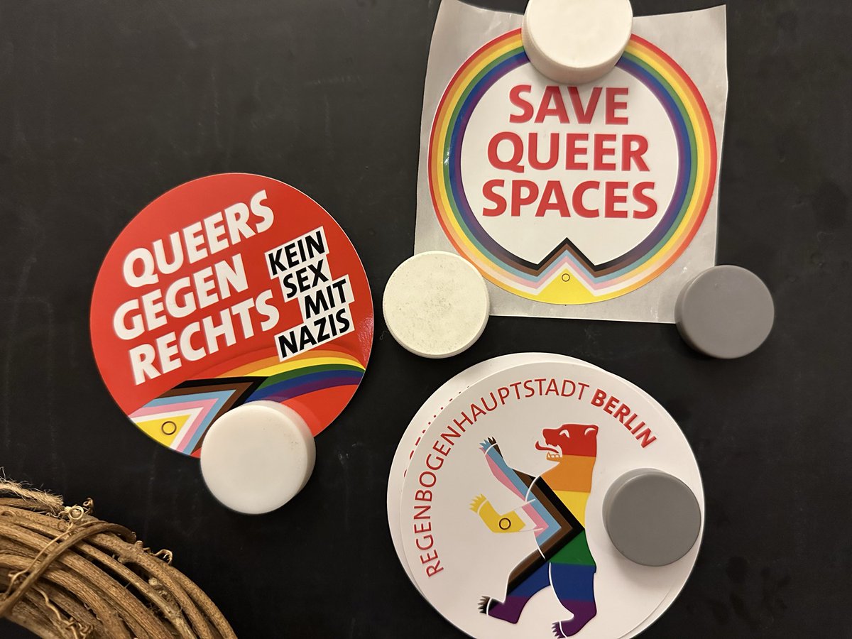 mediaorikim's tweet image. 이거 독일 사회민주당 퀴어 굿즈인데 나치랑 섹스 하지 말자고 써있어서 뿜었음