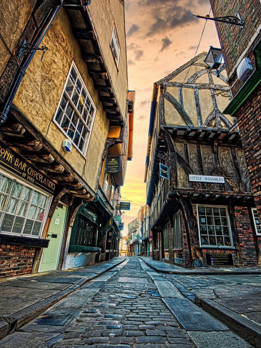 Centuries of footsteps 👣