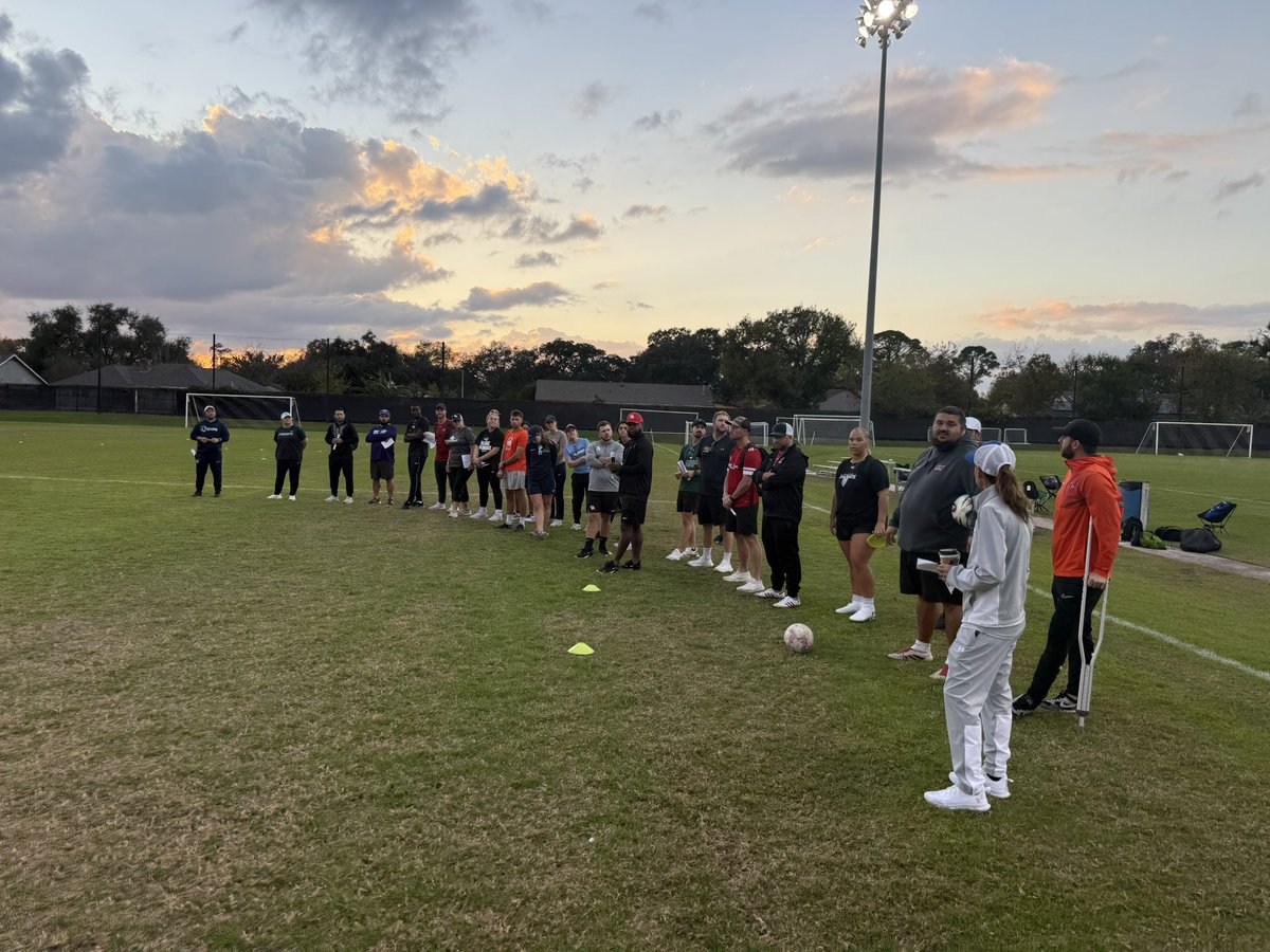 CoachGusMota's tweet photo. A very successful weekend for our Jr’s &amp; Sr’s at @ahfcsoccer . Our committed kids were able to be seen by their schools &amp; our uncommitted kids are receiving potential opportunities from schools in attendance. Thank you to the college coaches &amp; our staff.

@AHFC08GECRL
@AHFC08ECNL https://t.co/JV5KEeLbAE