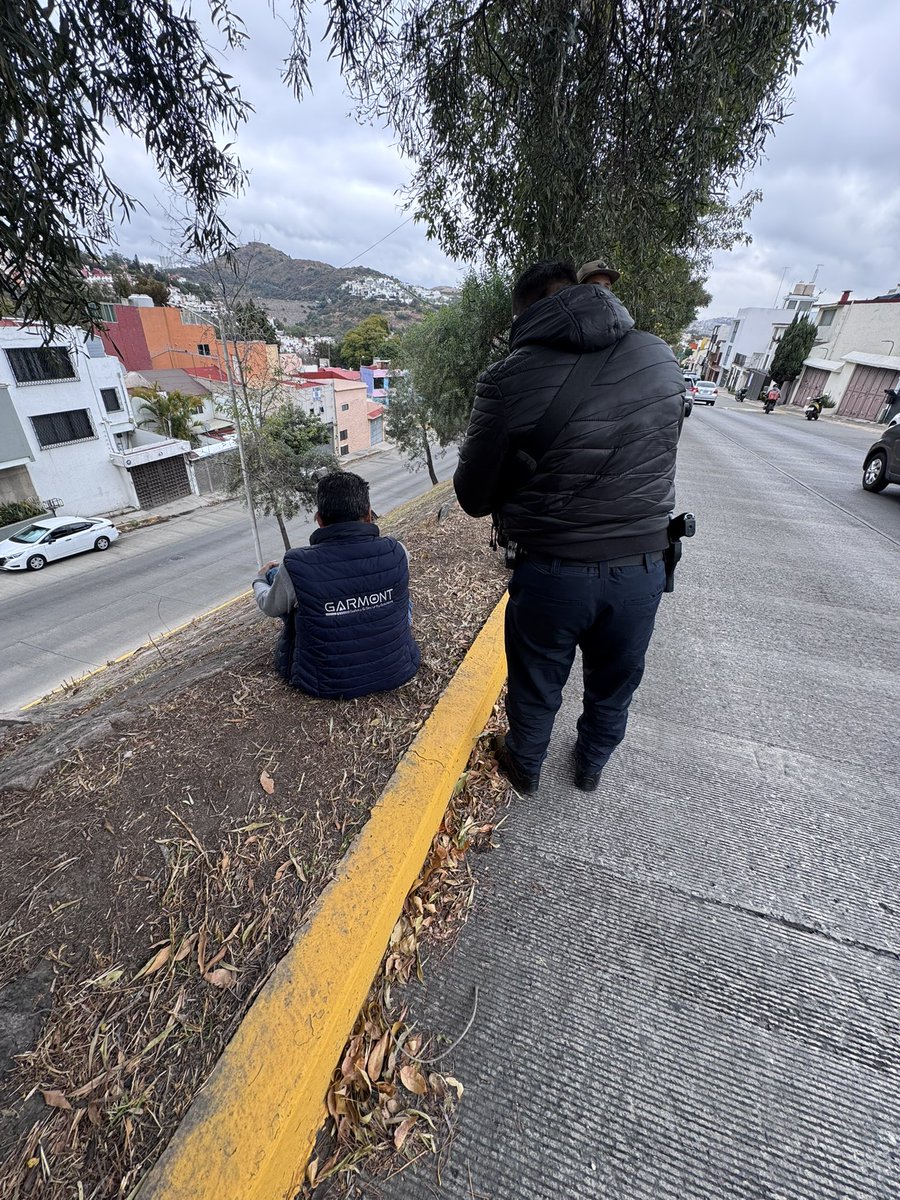 RICHGASPER1's tweet photo. @a_garmont un trabajador tuyo tuvo un incidente en Naucalpan, reporte y ya lo
Atendieron las autoridades de Naucalpan https://t.co/UujG96vdCx