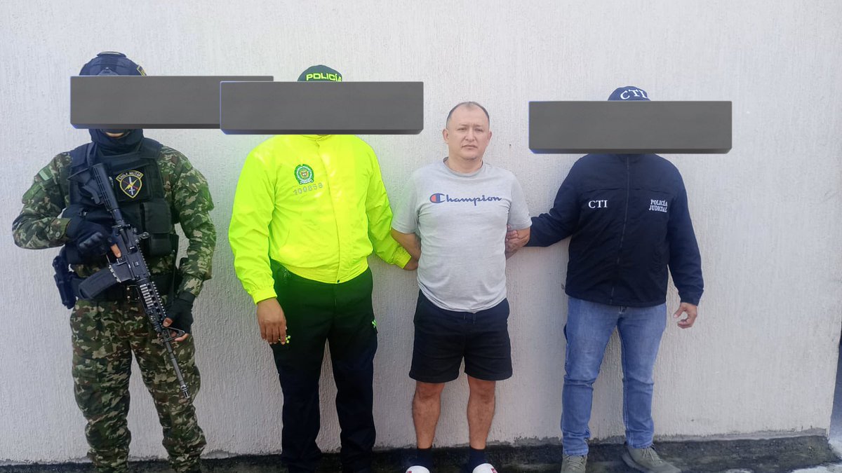#ATENCIÓN

CAE CUARTO MÁS BUSCADO DE PICHINCHA.

Pablo Andrés Reyes Flores, buscado por delito de violación desde 2023 y que posee notificación Roja de INTERPOL, fue capturado en Neiva, Colombia, en trabajo coordinado entre la Policía Nacional del Ecuador y el Cuerpo Técnico de