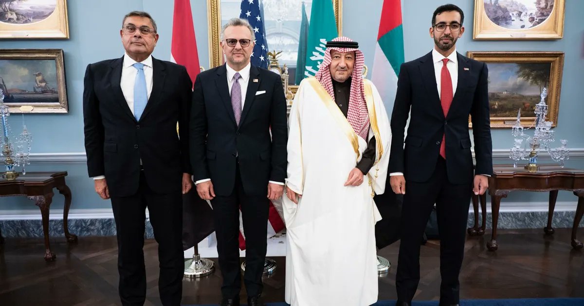 كيف قادت السعودية مسار الحل في السودان من الإجلاء إلى الوساطة؟ 