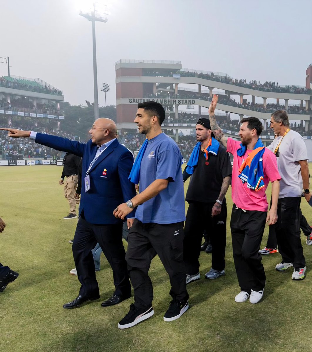 ViratGang's tweet photo. .@LuisSuarez9 asked DDCA Director Shyam Sharma about the Virat Kohli Pavilion, and they also discussed VK's popularity across the world during the Delhi leg of Lionel Messi's G.O.A.T India Tour 2025. ⚽️🏏 https://t.co/A28YiAYhEJ