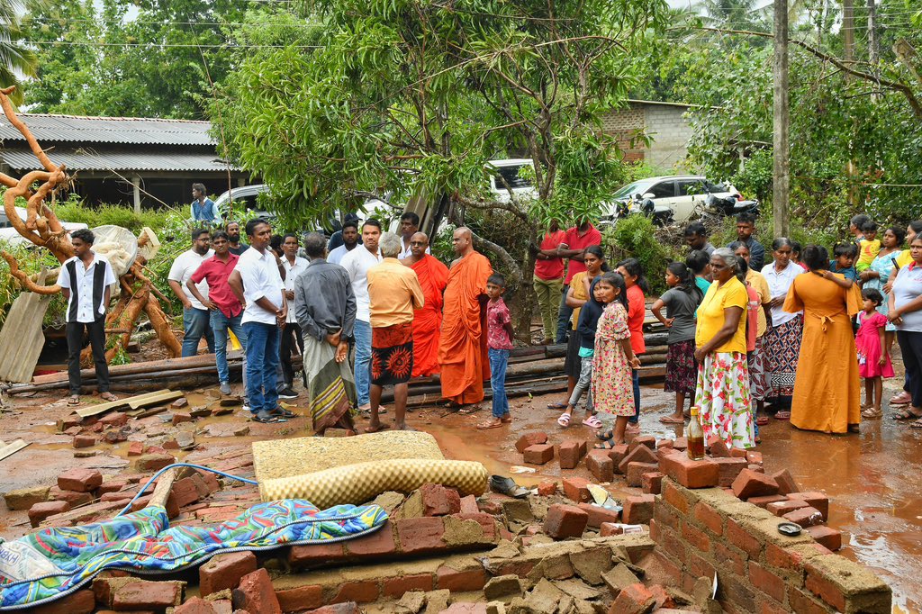 Hon. Member of Parliament <a href="/RajapaksaNamal/">Namal Rajapaksa</a> observed the flood-damaged areas in Ranhelagama, Salpittigama, and Serupitiya villages within the Dehiattakandiya Pradeshiya Sabha area of the Ampara District, and subsequently inquired into the needs of the affected 
people. 

Ampara