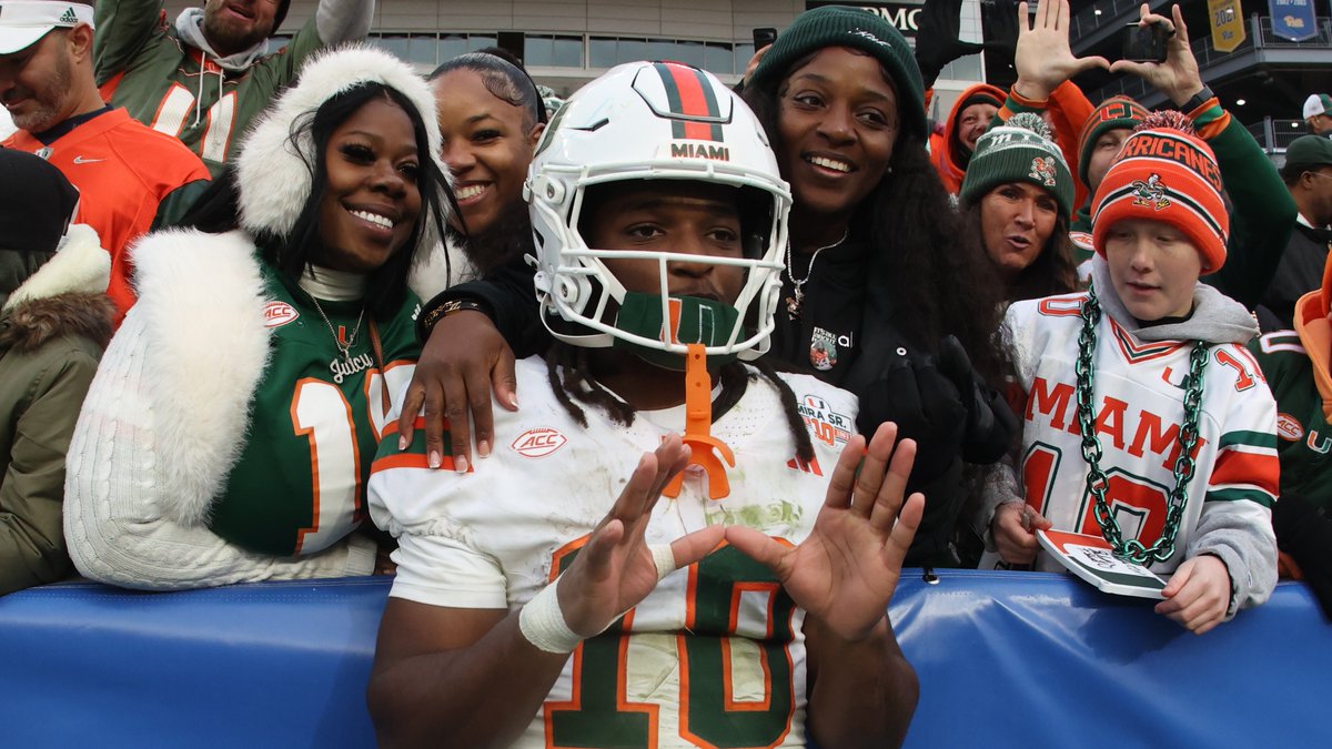 247Sports's tweet photo. Miami wide receiver Malachi Toney (@MALACHITONEY2) is the 247Sports True Freshman of the Year for 2025 🙌

https://t.co/YaU4ZX1I0l https://t.co/Vel7EbBBoU