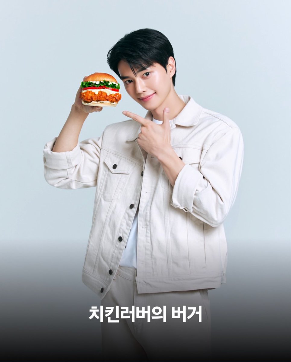 SongKangLATAM's tweet photo. 📸 | [FOTOS] — Publicidad de SONG KANG para Um Burger &amp; Wings 🍔 

©forskg | #SongKang #UmBurger https://t.co/Pvs7bFDdrU