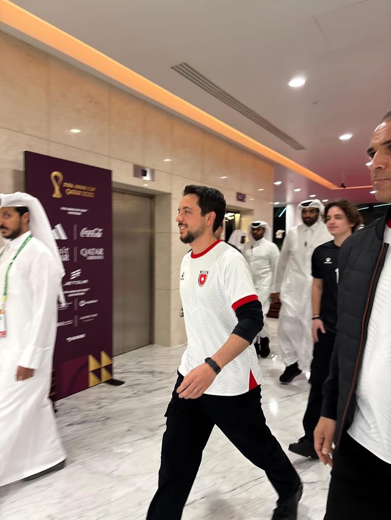 سمو الامير حسين بن عبدالله الان من استاد البيت ❤️🇯🇴🇯🇴

وجه الخير سيدي حسين