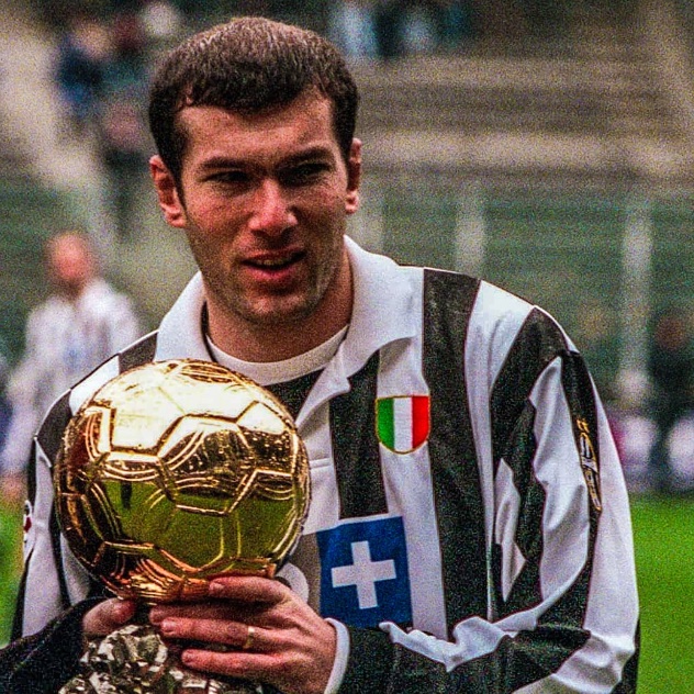 🇫🇷✨ 27 years ago today: Zinedine Zidane won the Ballon d'Or! What a magnificent player. 👑 

1st place was Zidane (244 points), 2nd place was Davor Šuker (68 points), 3rd place was Ronaldo (66 points).