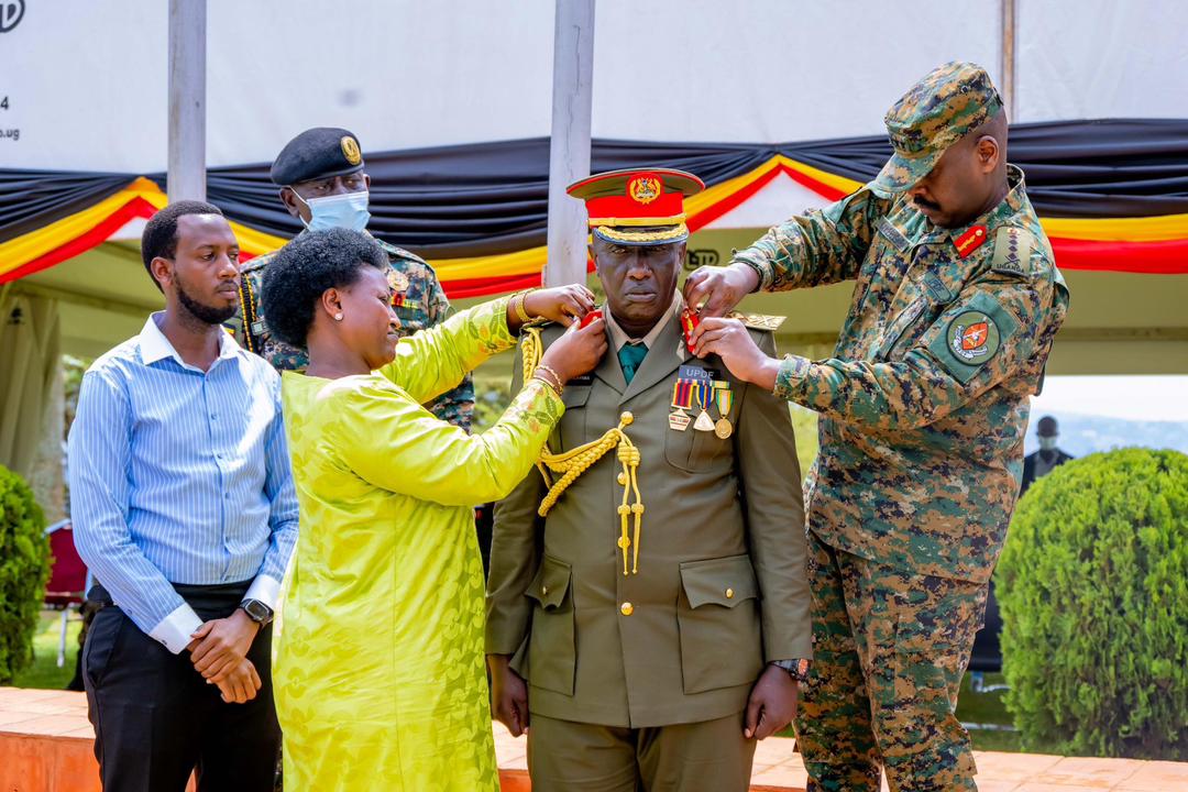 At a solemn pipping ceremony at the Ministry of Defence &amp; Veteran Affairs, CDF Gen.<a href="/mkainerugaba/">Muhoozi Kainerugaba</a> congratulated newly promoted Generals and Senior Officers, underscoring that higher rank brings greater responsibility and duty to the nation and its people.
<a href="/cdfupdf/">Office of The UPDF Chief of Defence Forces</a> <a href="/MODVA_UPDF/">Uganda Peoples' Defence Forces</a>