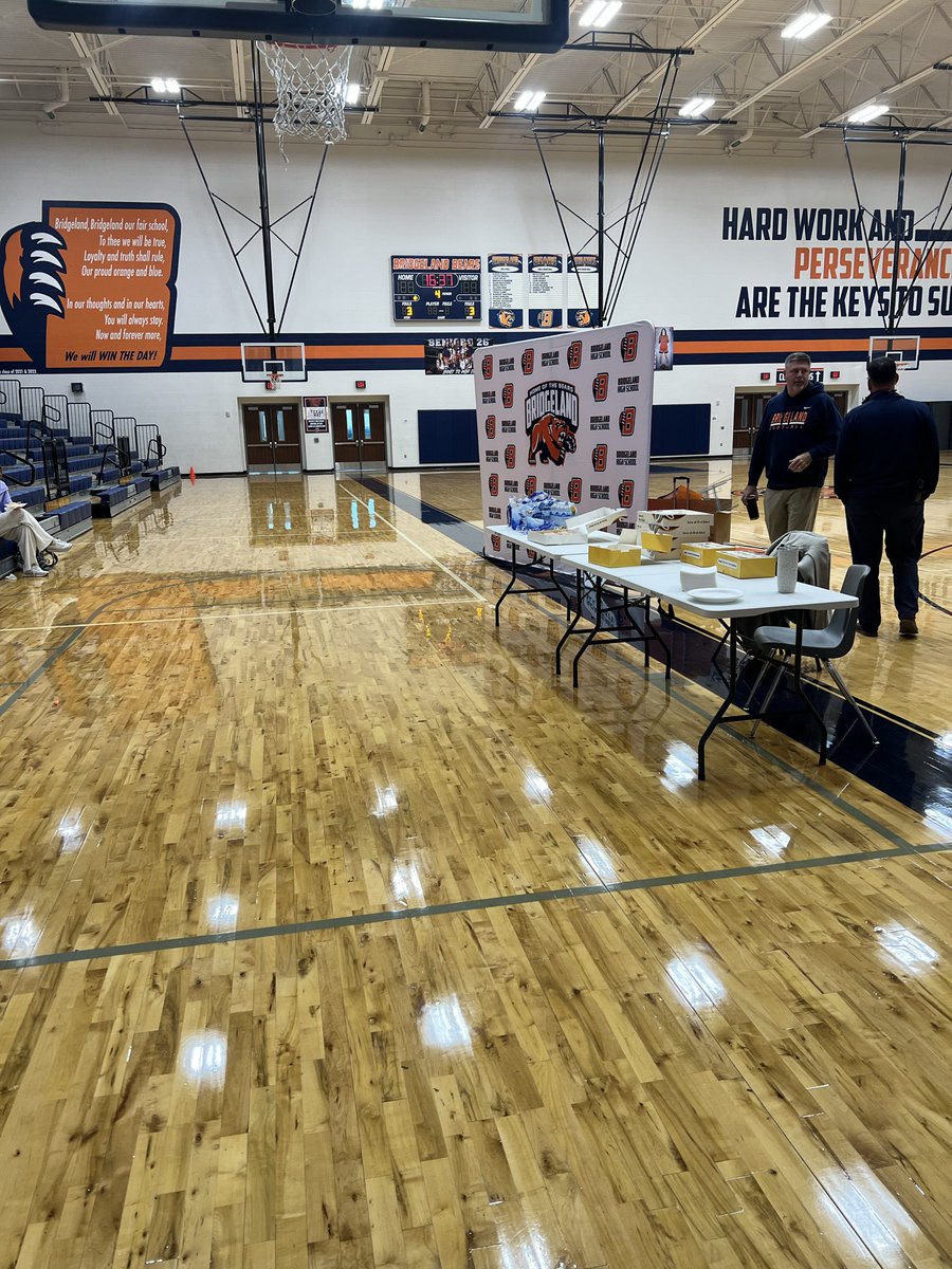 Candi Weige tweet media