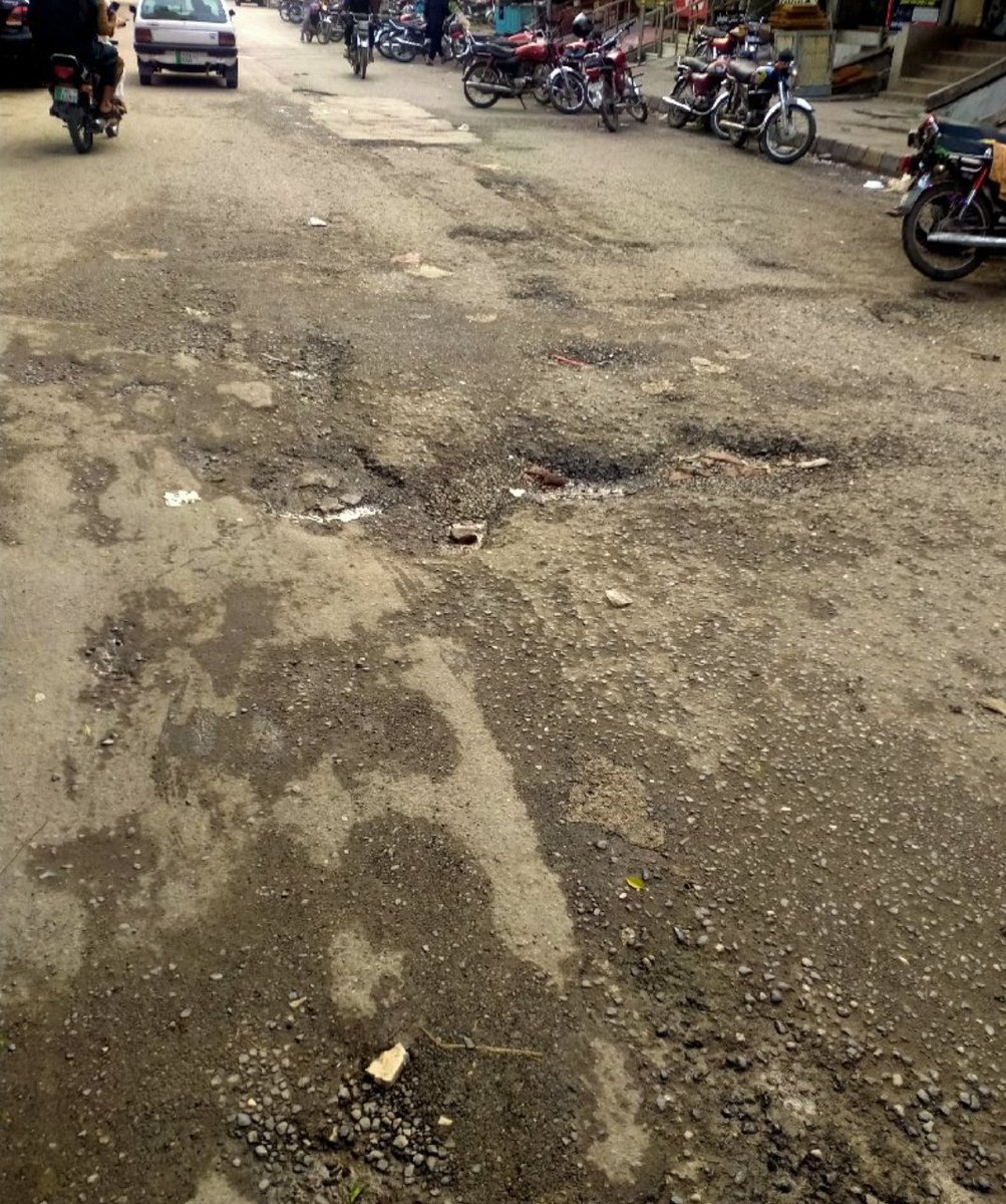 jaidi091's tweet image. @CDAthecapital @RandhawaAli @CMShehbaz @Anjumaqeelkhan @I10Isb #CDACares
Sir please look at this.its Sohni Road I-10 Markaz the busiest area of I-10.The condition of this road is worse than rural roads &amp;amp; the drainage line is completely blocked. Immediate attention is required.