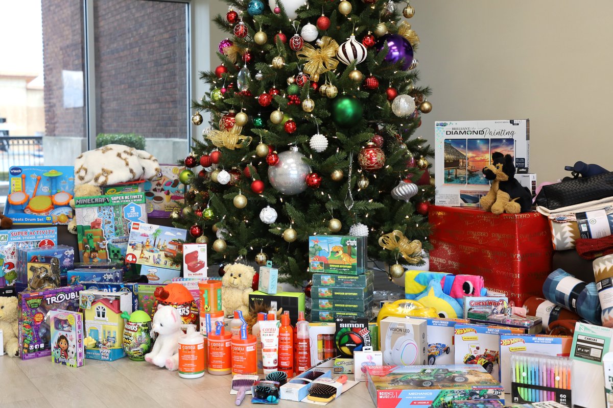 Help spread some holiday cheer! 🎁 Riverton City is collecting new, unwrapped gifts for The Christmas Box House and Toys for Tots—supporting local children and families this season. 💙🎄

Visit rivertonutah.gov/holiday-donati… for details.