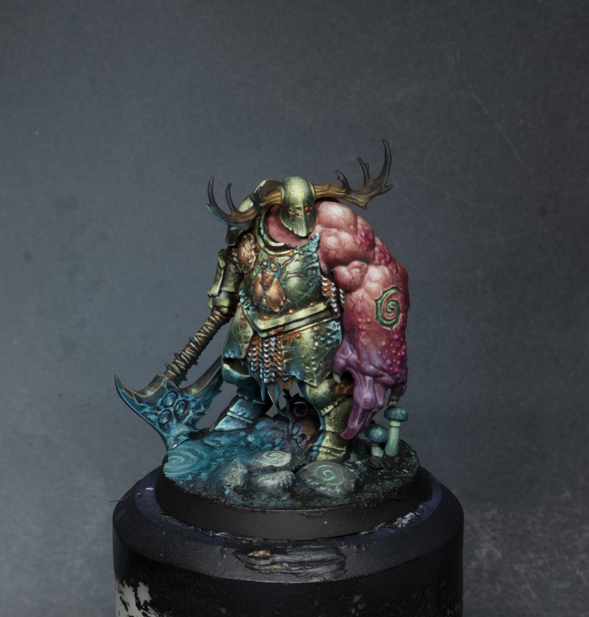 And another one ready to join the set of Enemies from Warhammer Quest. Really nice sculpt, lovely model to paint, big armor, big skin surfaces, and a lot of places where you can play with textures, effects and brushstrokes.

Coming to Patreon this week.
#warhammercommunity