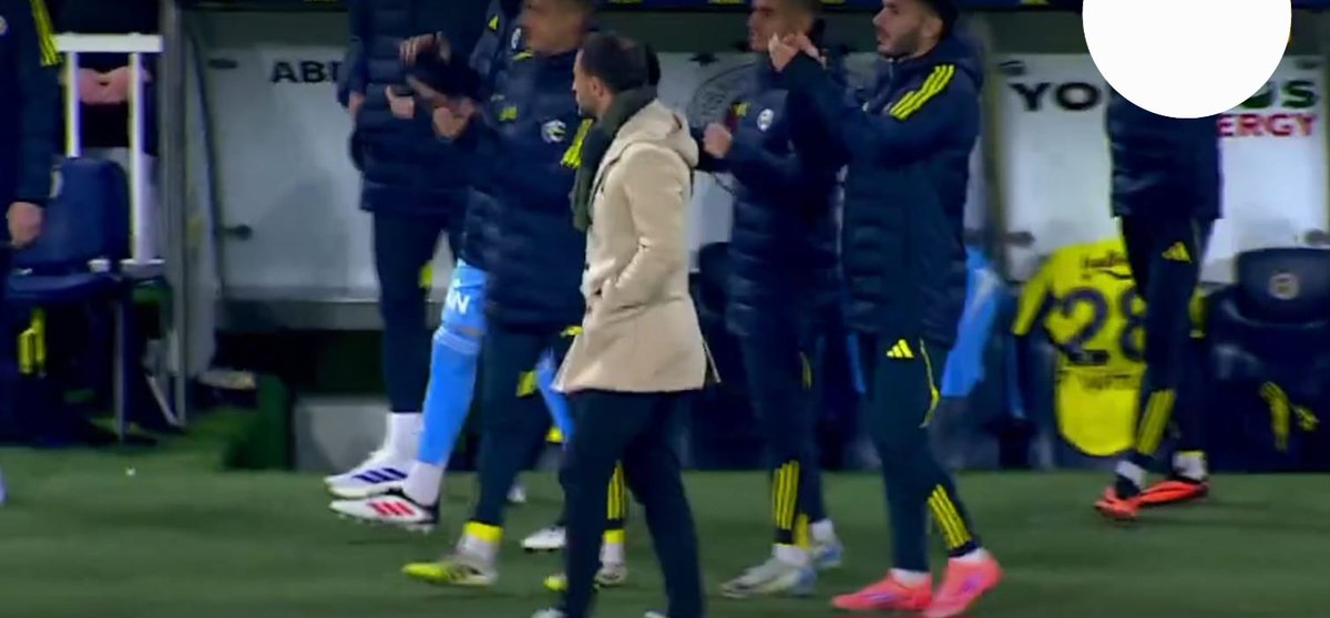 #FBvKNY  HAKEM JOKERİ YİNE DEVREDE .

KADIKÖY'DE KARA GECE