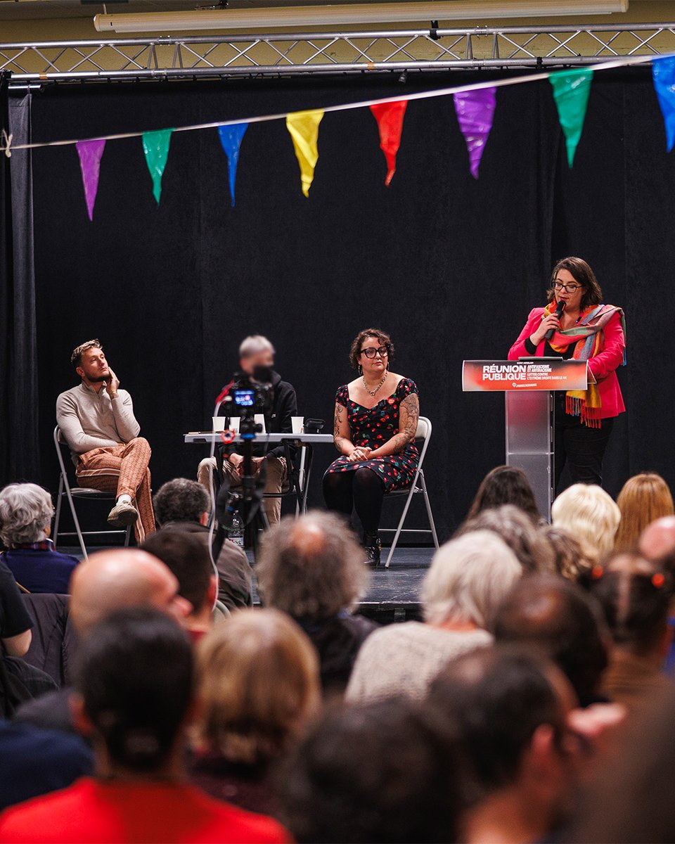 SegoleneAmiot's tweet image. Vendredi soir, nous étions près de 200 pour écouter Raphaël Arnault nous parler de la lutte antifasciste. C'était l'occasion pour moi d'évoquer la lutte antiraciste avec notre ferme opposition au CRA et nos déboires avec la préfecture pour les demandes de naturalisation.
Merci…