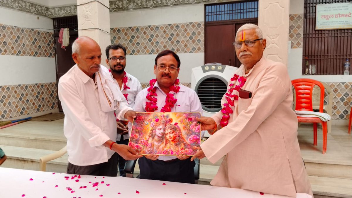 VisitRamayan's tweet photo. इटावा में विश्व पर्यटन दिवस हर्षोल्लास के साथ मनाया गया। ग्रामीण संस्कृति, हस्तकला, पारंपरिक खेल और स्थानीय व्यंजनों के माध्यम से आगंतुकों को गाँव का जीवंत अनुभव मिला।
#WorldTourismDay #Etawah #RuralTourism #VillageExperience #CulturalHeritage #SustainableTourism #IncredibleIndia https://t.co/ETpXmSnGRd