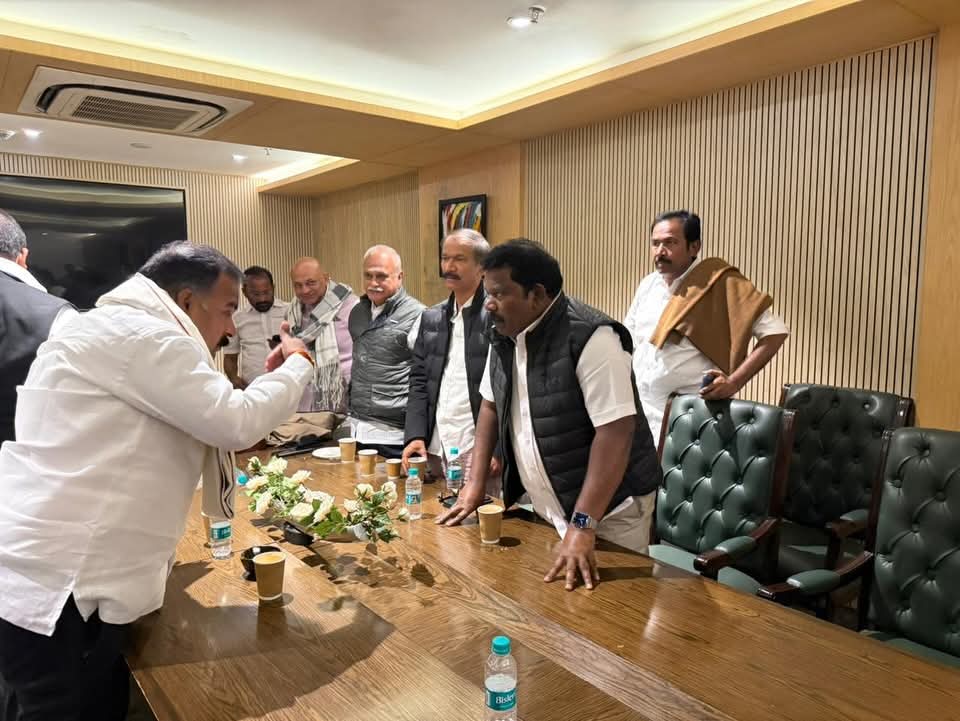 INCTamilNadu's tweet photo. TNCC President Thiru @SPK_TNCC and AICC Incharge Thiru @girishgoaINC  convened a meeting with @INCTamilNadu Members of Parliament at New Delhi's Constitution Club, where they deliberated on election readiness of the party. Key points included enhancing the Congress party's structural resilience and assessing the ongoing political dynamics. The participants are optimistic, steadfast, and geared up to propel the campaign with maximum vigor. 
CLP Leader Thiru @RajeshKumarSMLA
AICC Secretaries Thiru @SurajMNHegde and Thiru @nivedithalva and the Tamil Nadu Congress MPs were present for the meeting. 
#INDIAforTamilNadu