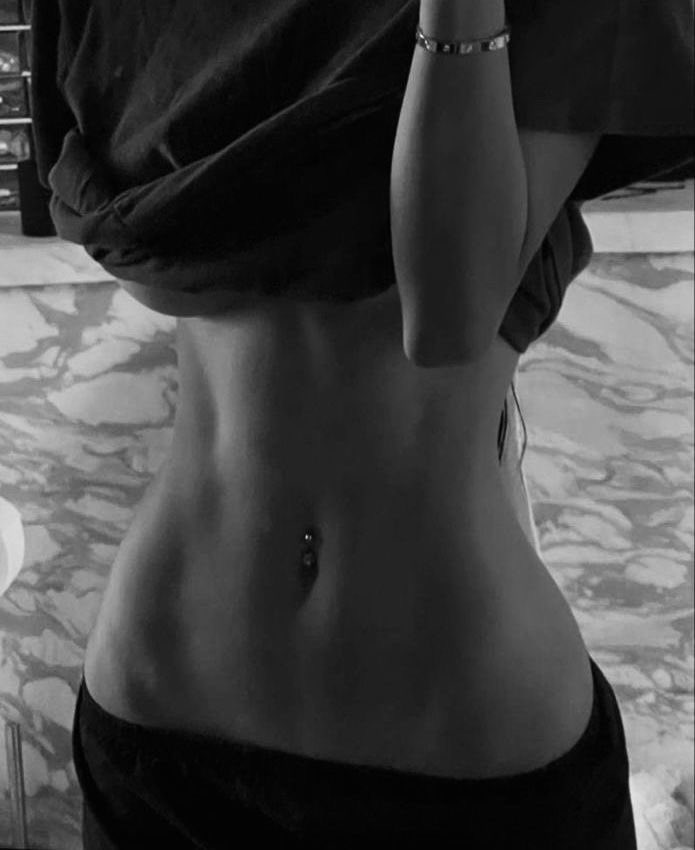 intothesaturn's tweet image. need a waist like this