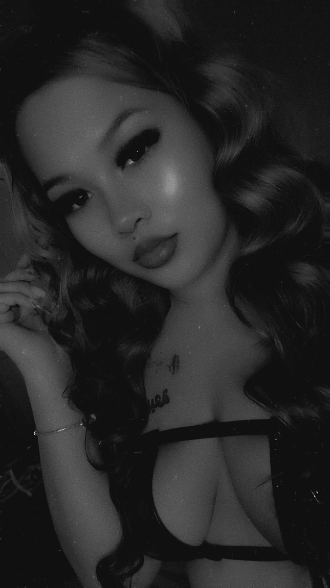 _tinnyxo's tweet photo. All eyes on me😘 https://t.co/DlKx4wEJkj